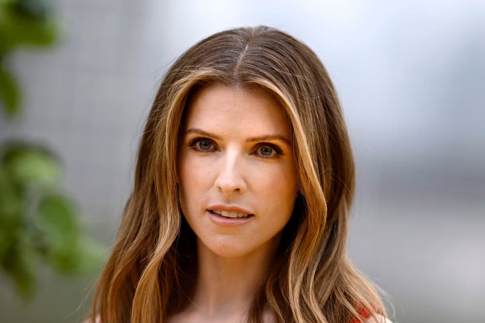 Anna Kendrick ‘Over the Moon’ About Directing ‘The Seven Husbands of Evelyn Hugo,’ Compares ‘Pitch Perfect’ Friendships to the Avengers - Industry News feature image