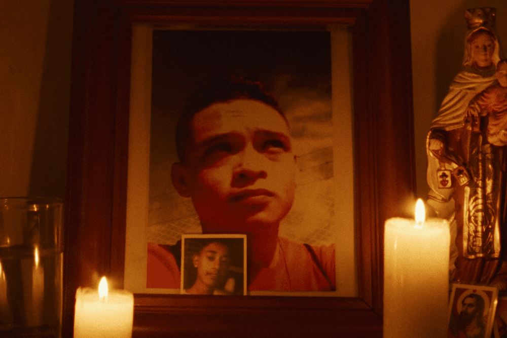 ‘Five Years, Four Months’ Review: Moving Portrait of a Grieving Colombian Mother Demonstrates an Impressive Control of Tension - Reviews & Analysis feature image